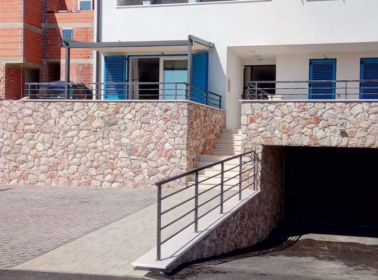 Lorena Cres Esterno foto